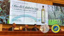 Olio di Calabria IGP presenta la nuova etichetta con il contrassegno realizzato con IPZS e ICQRF